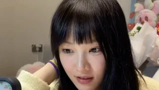 【黄灿灿：关于年龄焦虑的看法 有的花在春天开，有的花在冬天开！】 封面